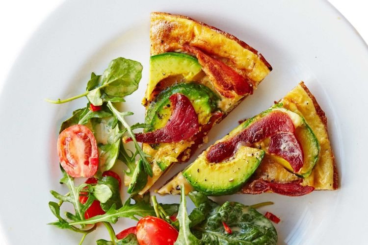 Spiegelei mit Speck und Avocado