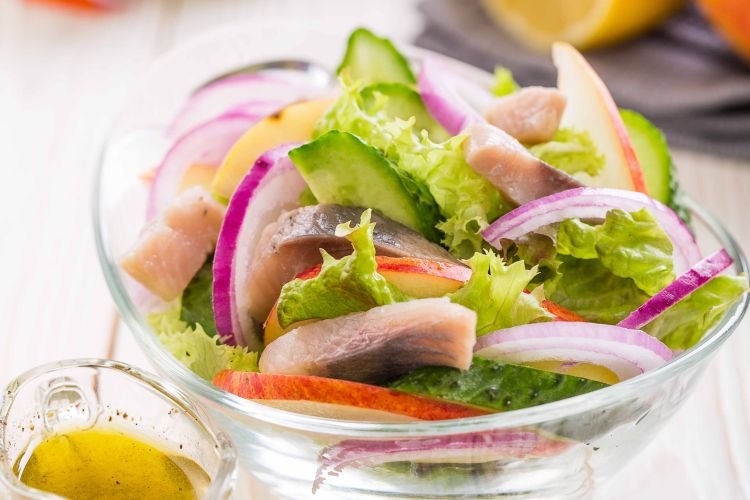 Gemüsesalat mit Hering