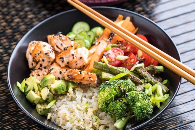 Poke mit Rindfleisch und Mais