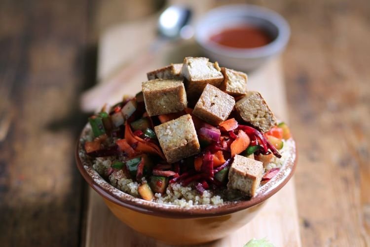Poke mit Roter Bete und Tofu
