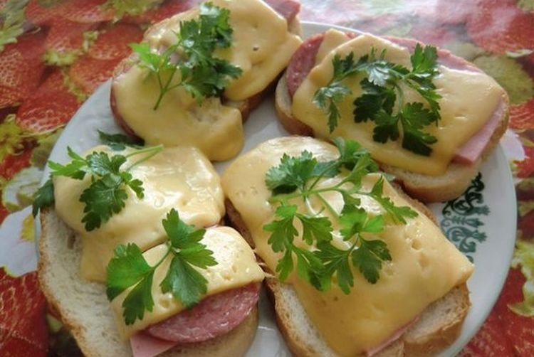 Sausage and Hard Cheese Sandwiches