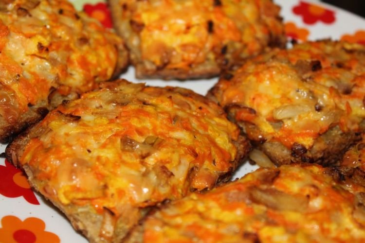 Sausage and Korean Carrot Sandwiches