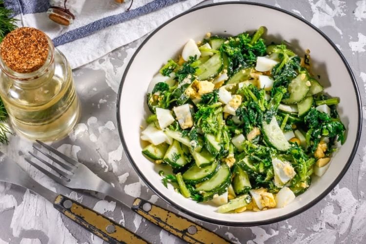 Salat aus Brennnessel und Kohl