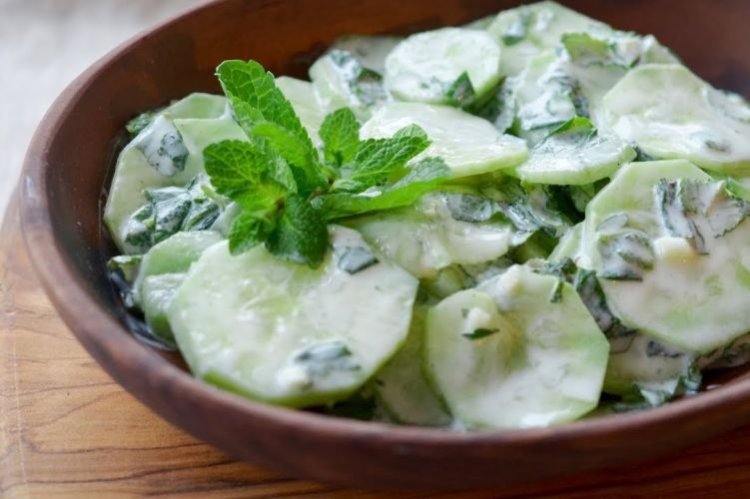 Gurkensalat mit Minze