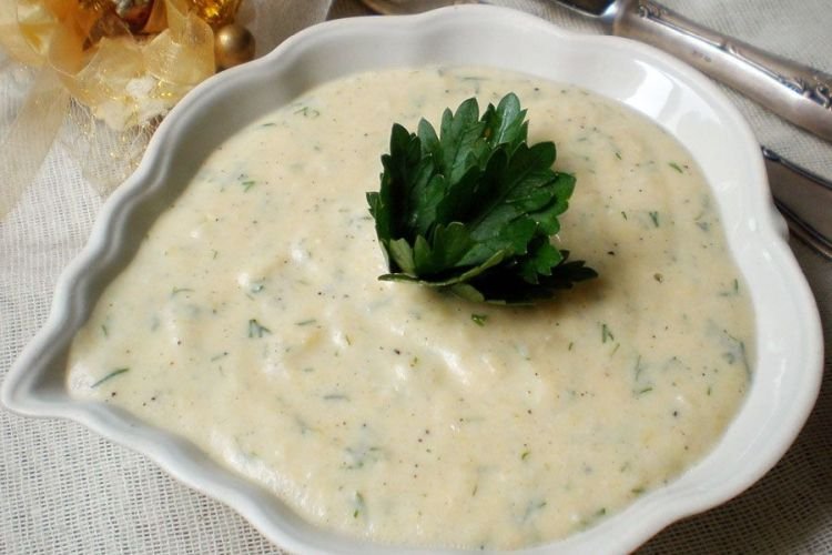 Salsa cremosa con hierbas