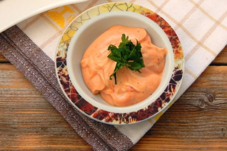 Salsa para pizza con kétchup y mayonesa