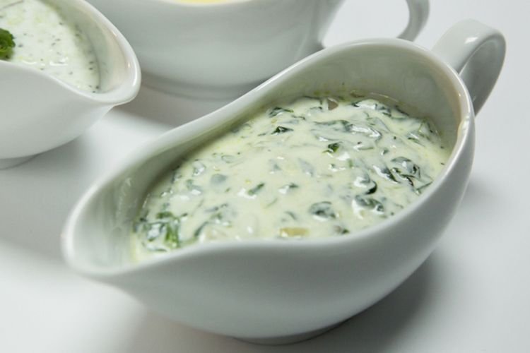 Salsa para pizza con yogur y parmesano
