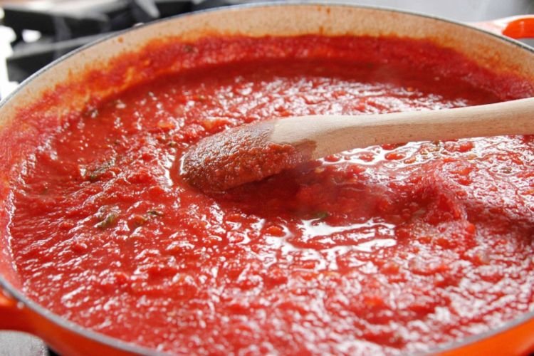 Salsa para pizza con tomates enlatados