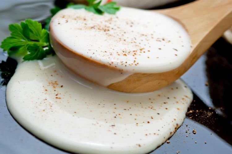 Salsa cremosa con yemas de huevo