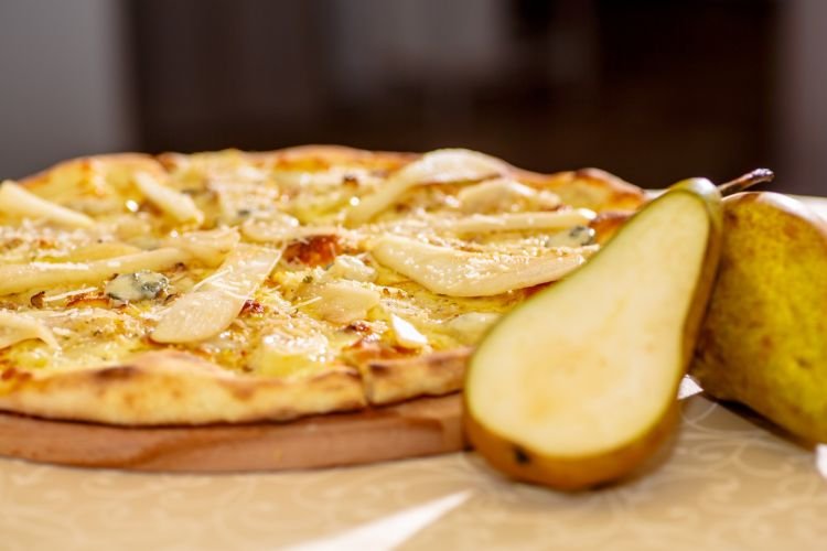 Chicken and Pear Pizza