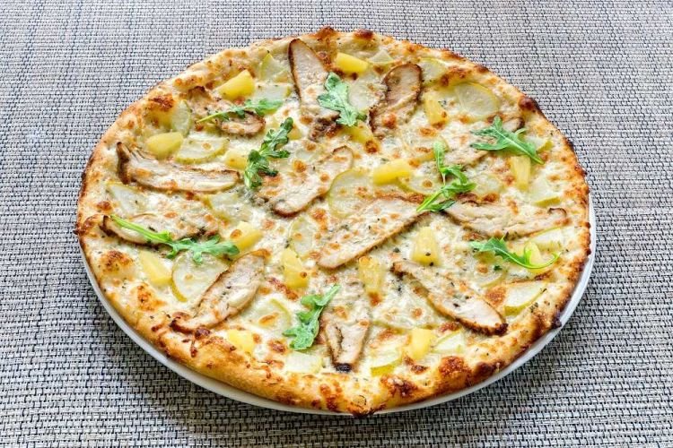 Chicken and Apple Pizza