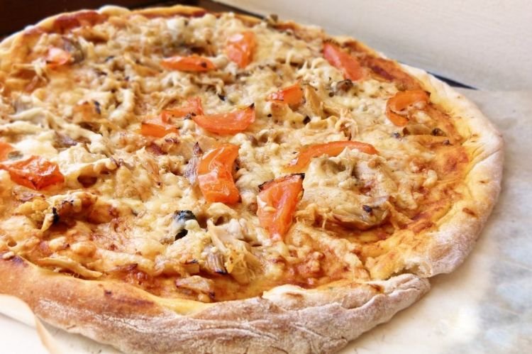 Chicken and Tomato Pizza