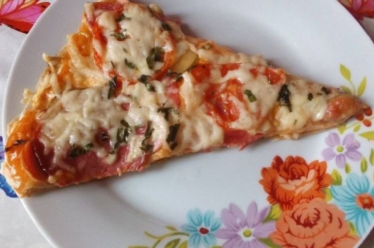 Lavash-Pizza mit Hackfleisch