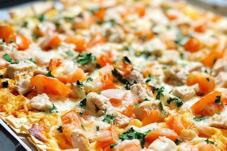 Lavash-Pizza mit Huhn