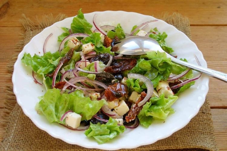 Chicken and Sun-Dried Tomato Salad