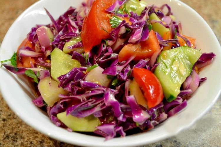 Salad with Sun-Dried Tomatoes and Red Cabbage