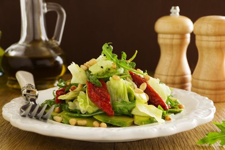 Salad with Sun-Dried Tomatoes and Pineapple