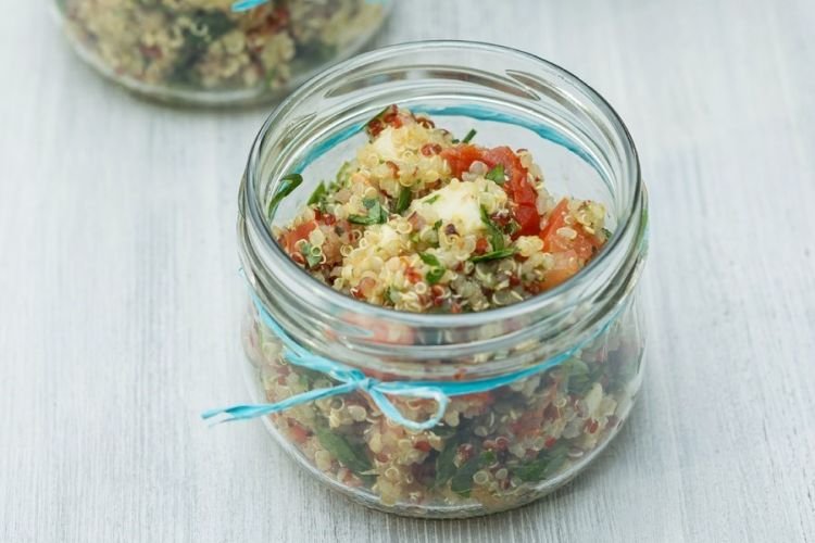 Salad with Sun-Dried Tomatoes and Quinoa