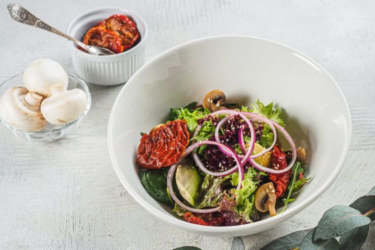 Mushroom Salad with Sun-Dried Tomatoes
