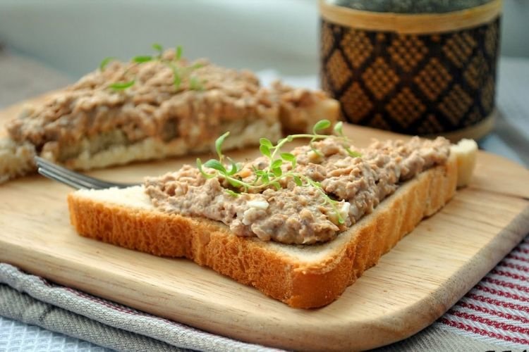 Cod Liver and Cottage Cheese Sandwiches