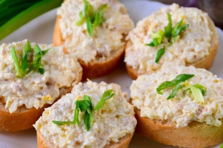 Cod Liver and Cream Cheese Sandwiches