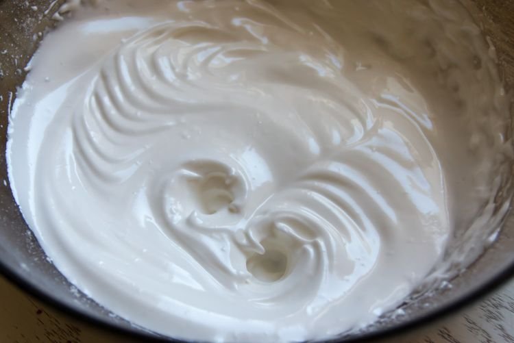 Glasur mit Milch und weißer Schokolade