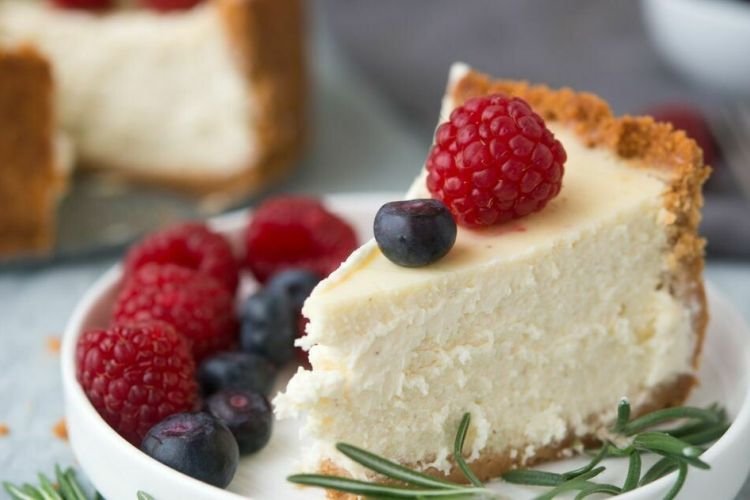Käsekuchen mit Keksen und Ricotta