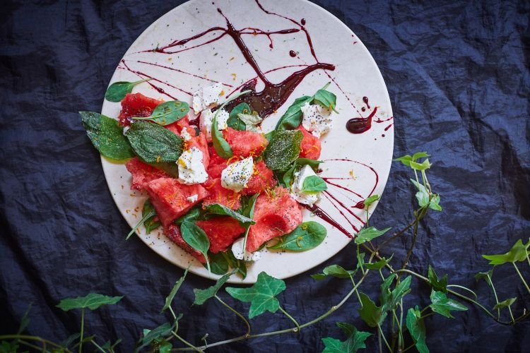 Salat mit Wassermelone und Ricotta