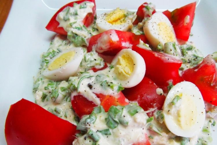 Salat mit Tomaten und Ricotta