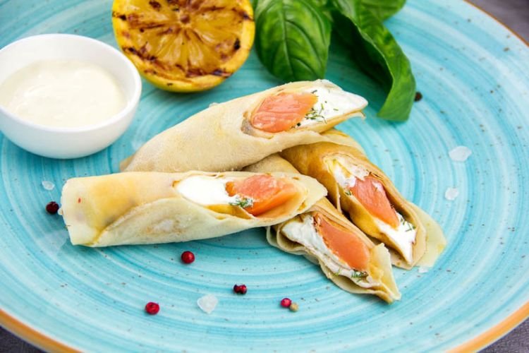 Pfannkuchen mit Lachs, Ricotta und Kräutern