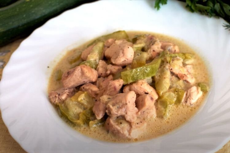 Fricassée con pollo y calabacín