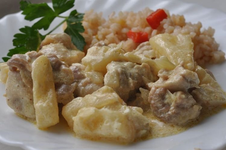 Fricassée con pollo y piña