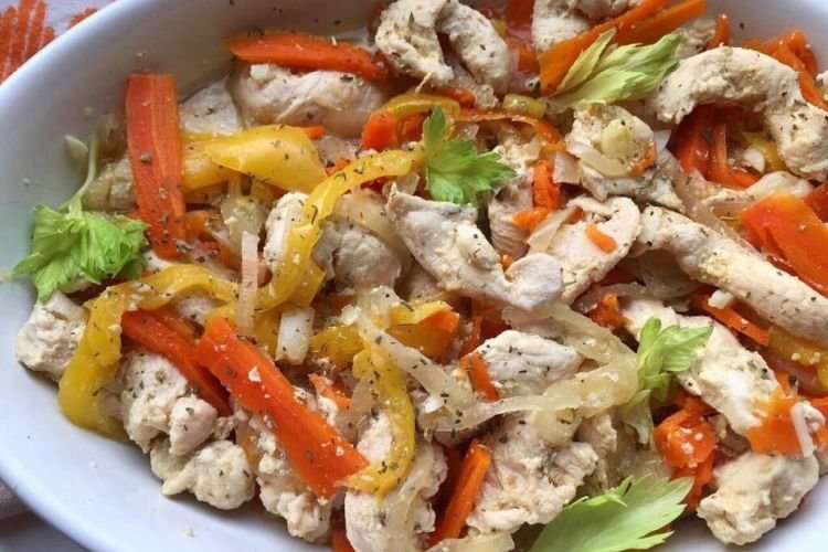 Fricassée con pollo y pimiento morrón