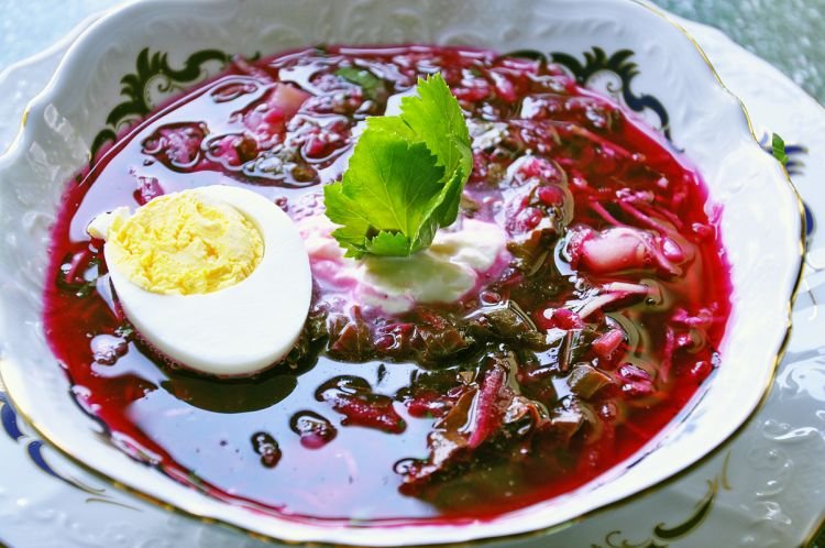 Botwinja aus Rote-Bete-Grün