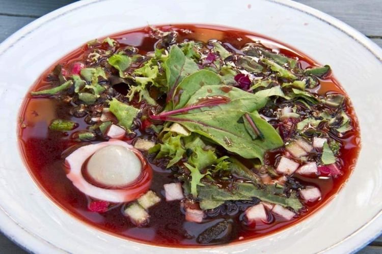 Botwinja mit fermentierter Rote Bete