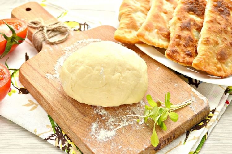 Tschebureki-Teig mit Wasser