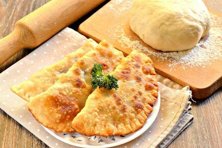 Tschebureki-Teig mit Mayonnaise