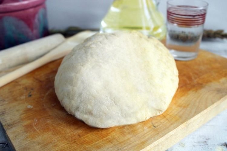Tschebureki-Teig mit Ei