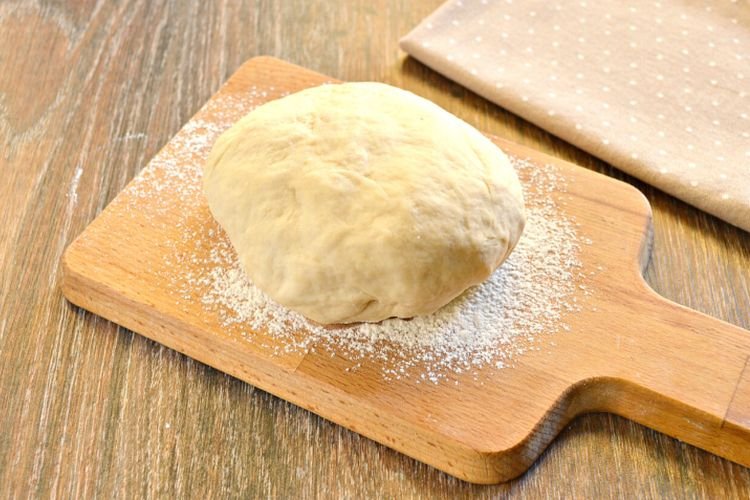 Tschebureki-Teig mit Essig