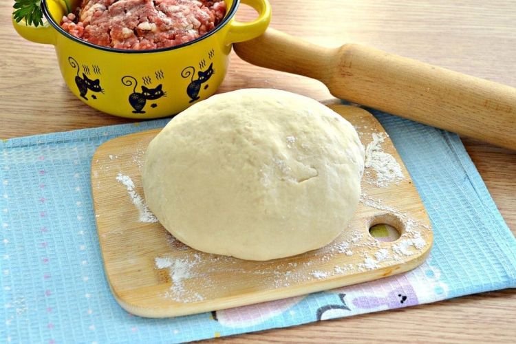 Tschebureki-Teig mit Bläschen