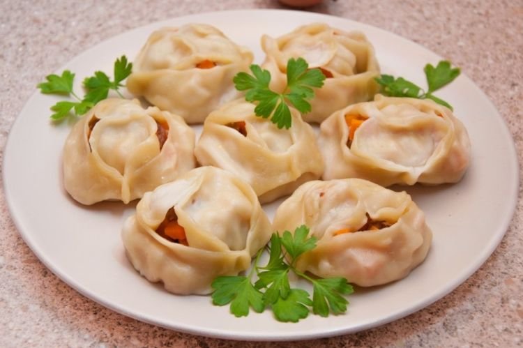Usbekische Manti mit Fleisch und Kürbis