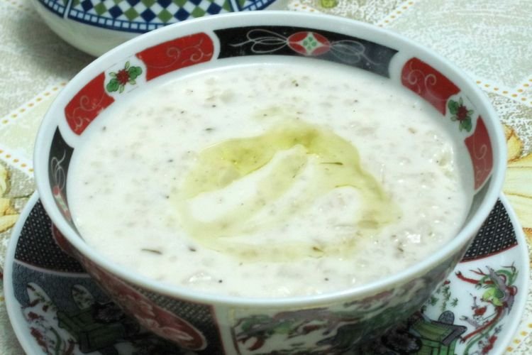 Milchreissuppe mit Erbsen und Gerste