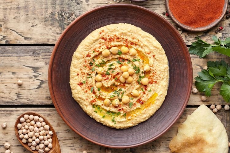 Hummus with Walnuts