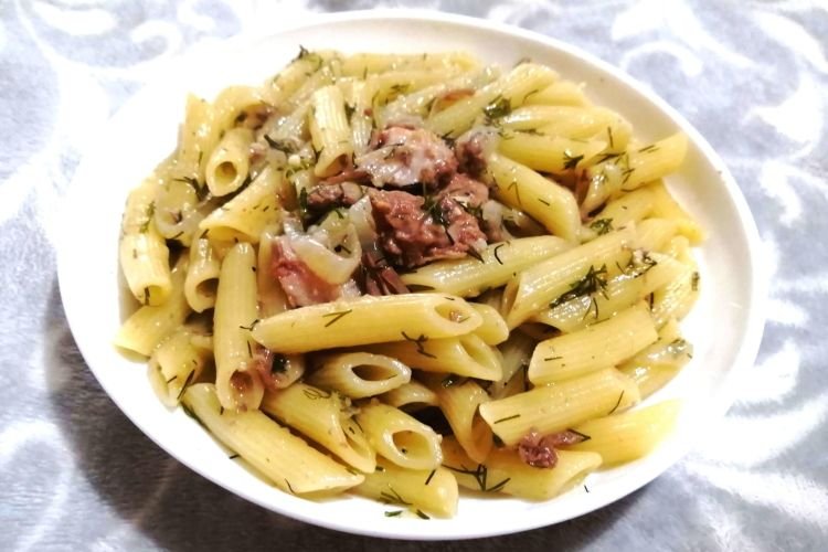 Nudeln mit Dosenfleisch im Multikocher