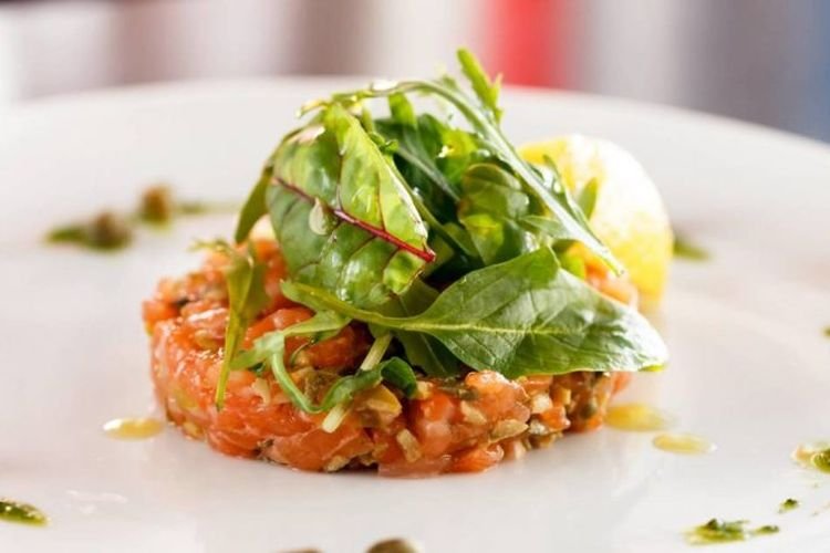 Lachs-Tatar mit Sellerie