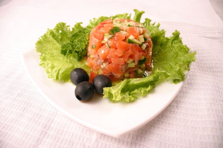 Lachs-Tatar mit Gurke