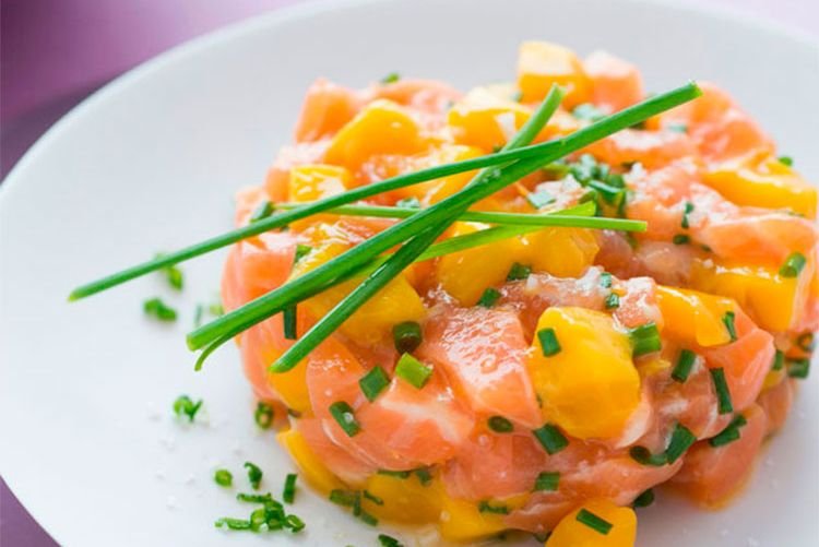Lachs-Tatar mit Mango