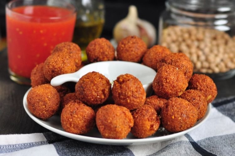 Falafel aus Kichererbsen aus der Dose