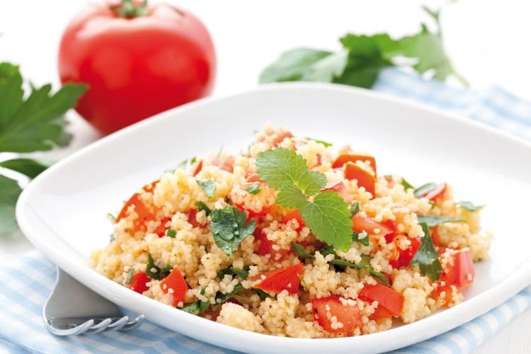 Salat mit Bulgur und Tomaten