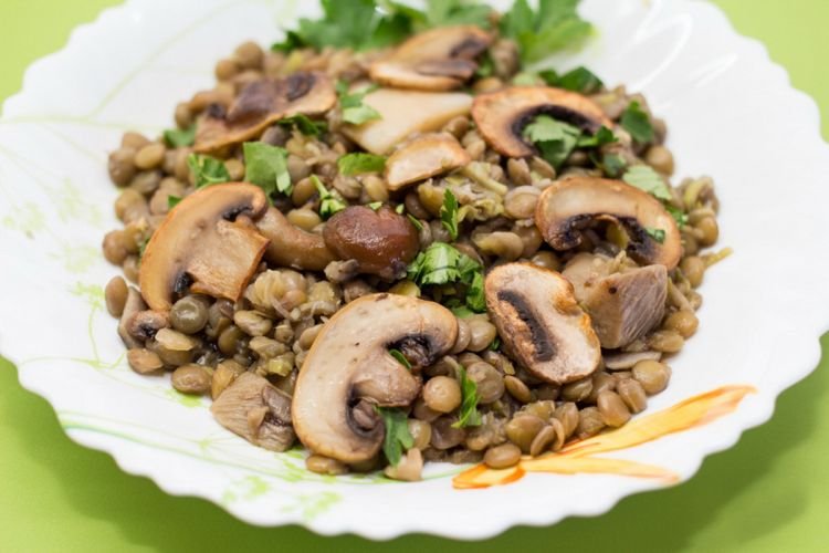 Linsen mit Pilzen
